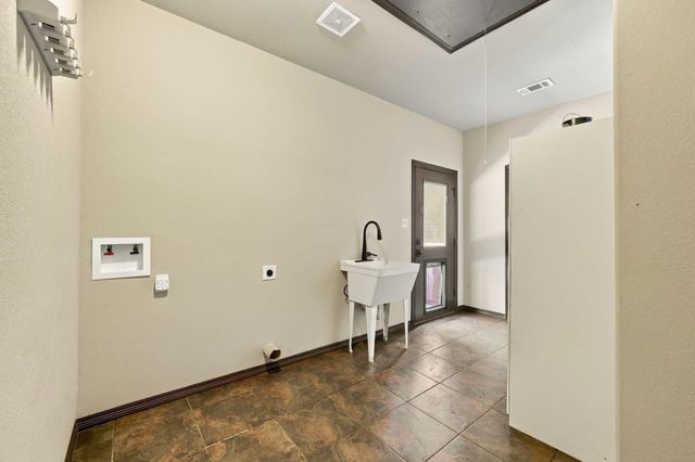 7049 Pine Shadows Road, Cleveland, TX 77328