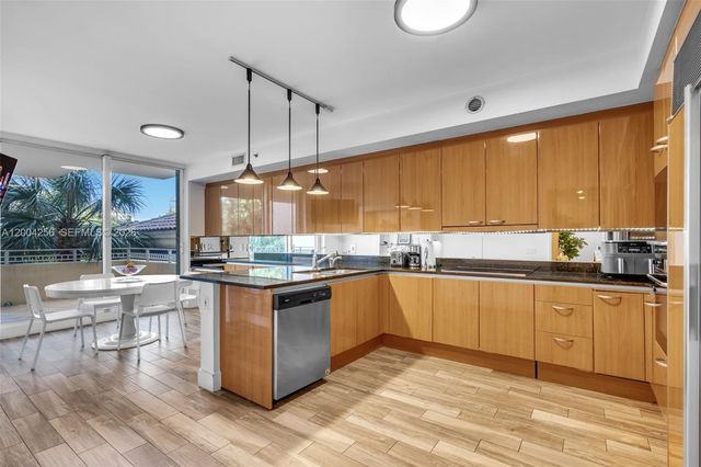 791 Crandon Blvd 302, Key Biscayne, FL 33149