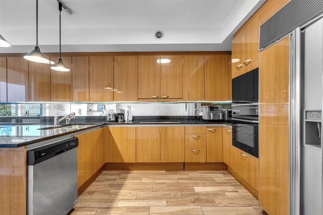 791 Crandon Blvd 302, Key Biscayne, FL 33149