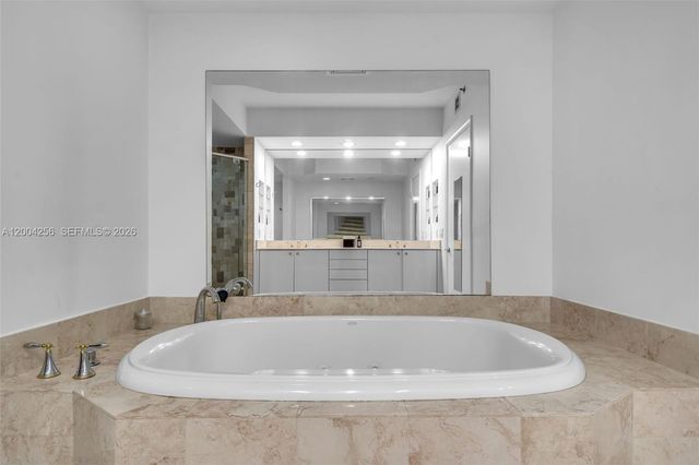 791 Crandon Blvd 302, Key Biscayne, FL 33149