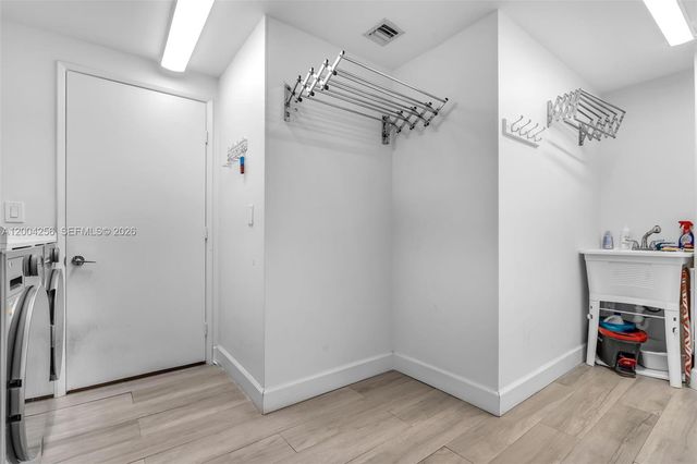 791 Crandon Blvd 302, Key Biscayne, FL 33149