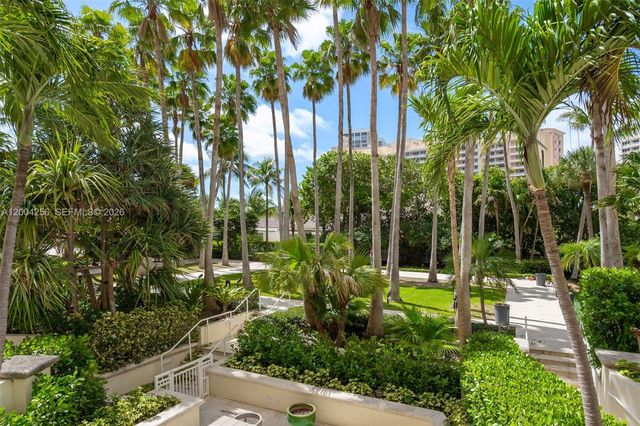 791 Crandon Blvd 302, Key Biscayne, FL 33149