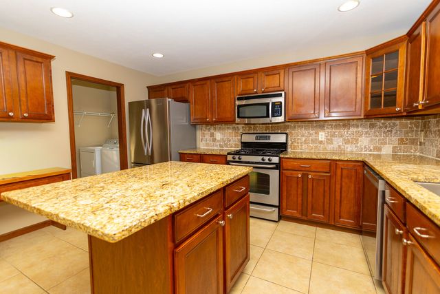 1307 Longford Lane, Bloomington, IL 61704