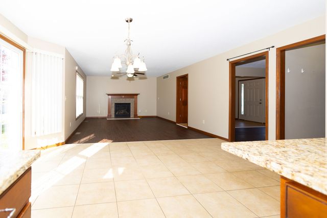 1307 Longford Lane, Bloomington, IL 61704