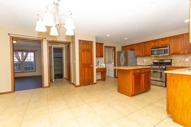 1307 Longford Lane, Bloomington, IL 61704