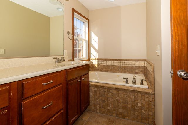 1307 Longford Lane, Bloomington, IL 61704