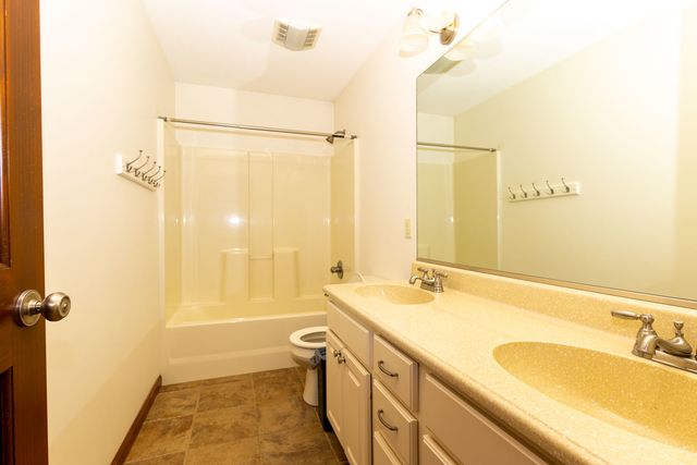 1307 Longford Lane, Bloomington, IL 61704