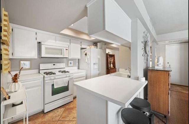 1490 S Camino Real 206, Palm Springs, CA 92264