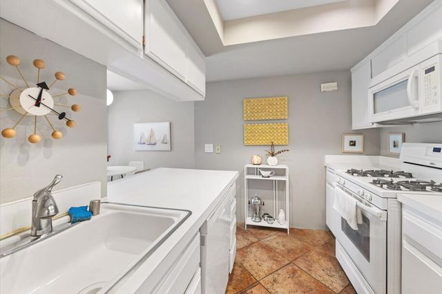 1490 S Camino Real 206, Palm Springs, CA 92264