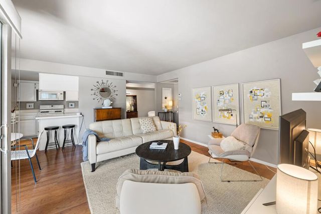 1490 S Camino Real 206, Palm Springs, CA 92264