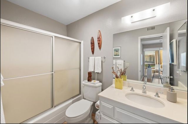 1490 S Camino Real 206, Palm Springs, CA 92264