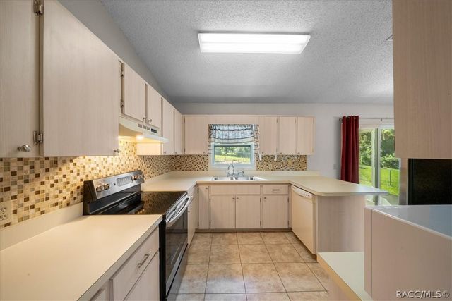 795 S Rosemary Point, Homosassa, FL 34448