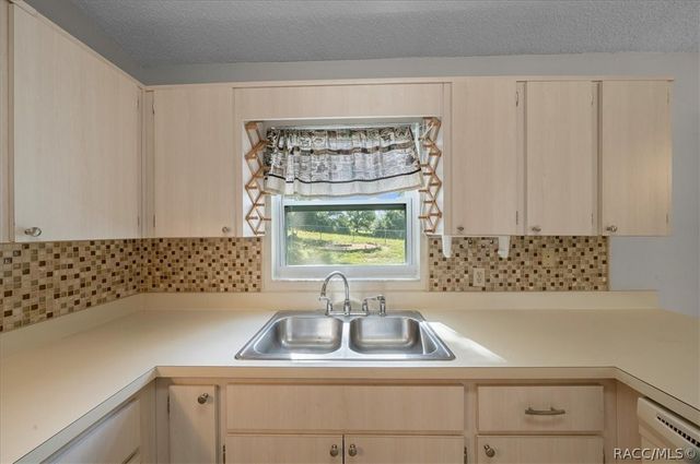 795 S Rosemary Point, Homosassa, FL 34448