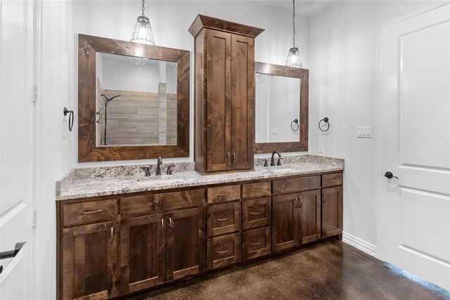 377 Russell Lane, Weatherford, TX 76087