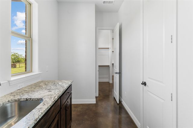 377 Russell Lane, Weatherford, TX 76087