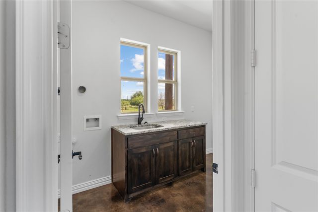377 Russell Lane, Weatherford, TX 76087