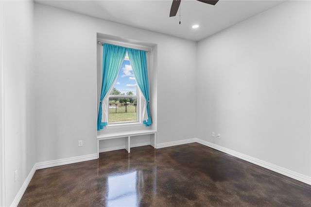 377 Russell Lane, Weatherford, TX 76087