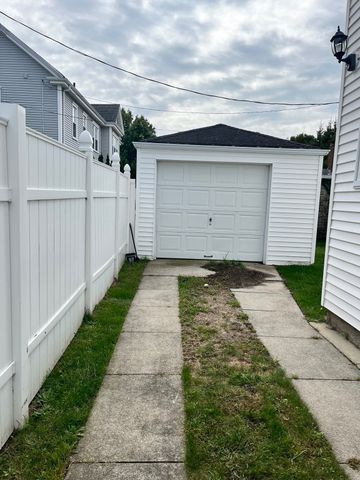412 Arnold St, New Bedford, MA 02740