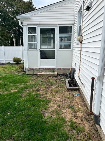 412 Arnold St, New Bedford, MA 02740
