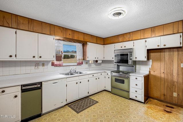 6421 Old Russellville Pike, Russellville, TN 37860