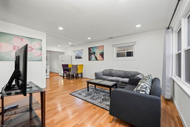 23067 Stauber Avenue, Hazel Park, MI 48030