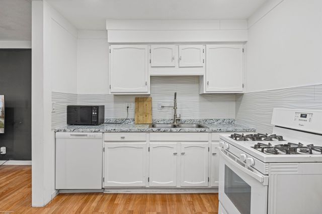 23067 Stauber Avenue, Hazel Park, MI 48030