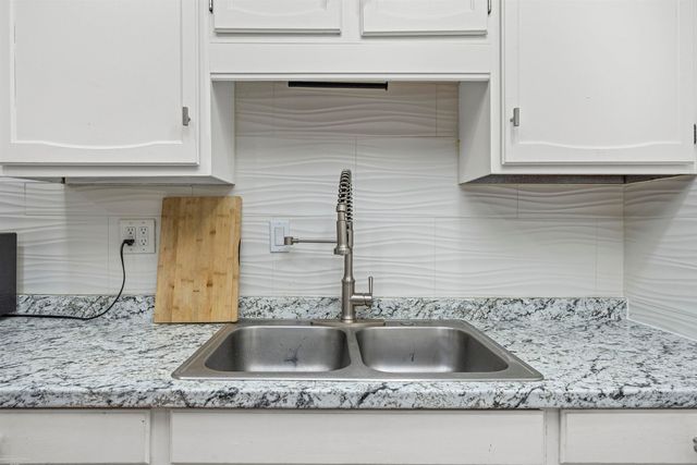 23067 Stauber Avenue, Hazel Park, MI 48030