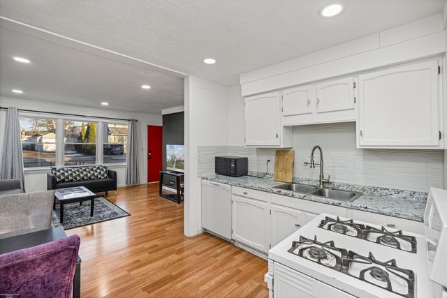 23067 Stauber Avenue, Hazel Park, MI 48030