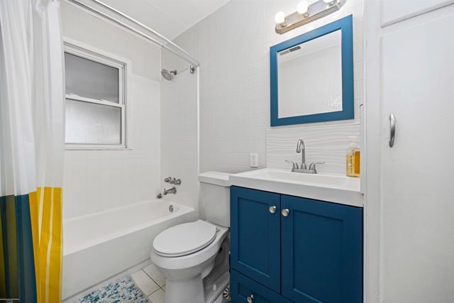 23067 Stauber Avenue, Hazel Park, MI 48030