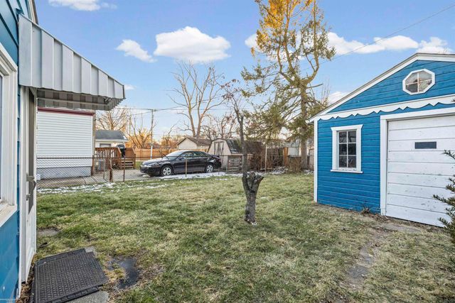 23067 Stauber Avenue, Hazel Park, MI 48030