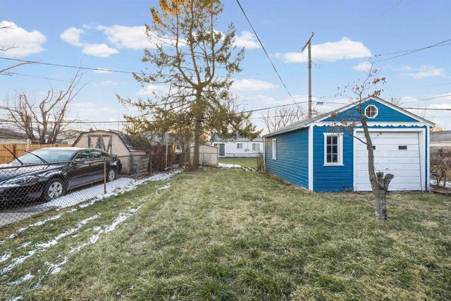 23067 Stauber Avenue, Hazel Park, MI 48030