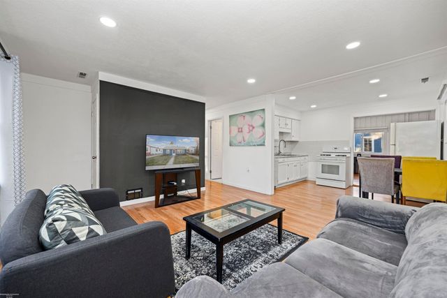 23067 Stauber Avenue, Hazel Park, MI 48030