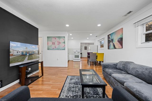 23067 Stauber Avenue, Hazel Park, MI 48030