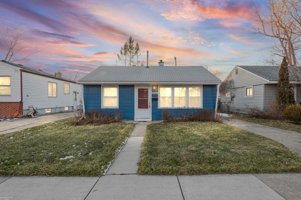 23067 Stauber Avenue, Hazel Park, MI 48030