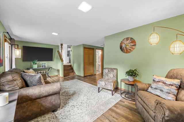 W172N9390 Shady LANE, Menomonee Falls, WI 53051