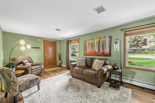 W172N9390 Shady LANE, Menomonee Falls, WI 53051