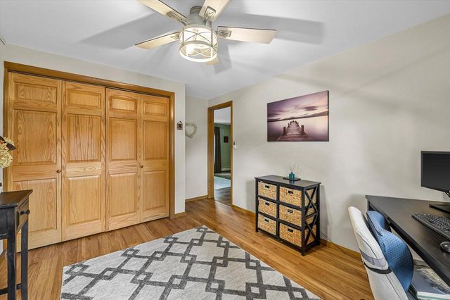 W172N9390 Shady LANE, Menomonee Falls, WI 53051