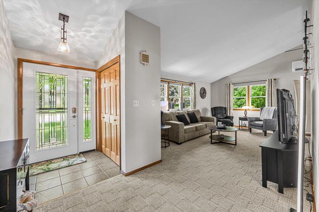 W172N9390 Shady LANE, Menomonee Falls, WI 53051