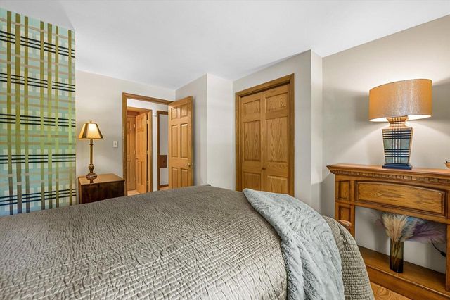 W172N9390 Shady LANE, Menomonee Falls, WI 53051