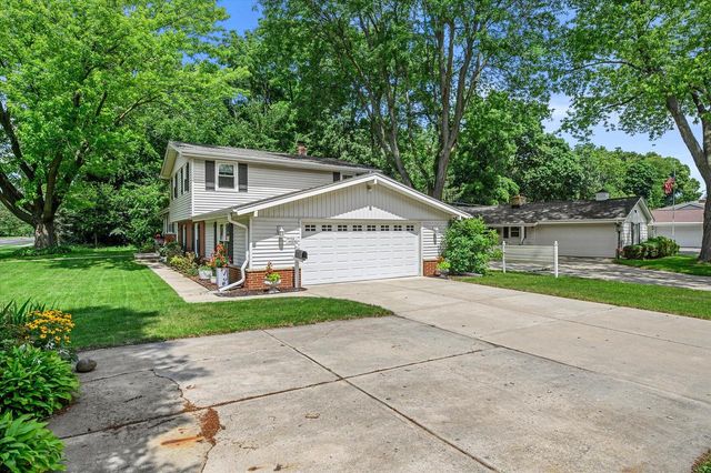 W172N9390 Shady LANE, Menomonee Falls, WI 53051