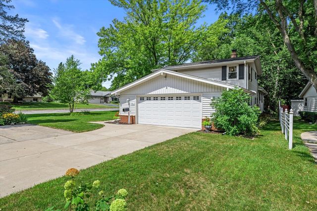 W172N9390 Shady LANE, Menomonee Falls, WI 53051