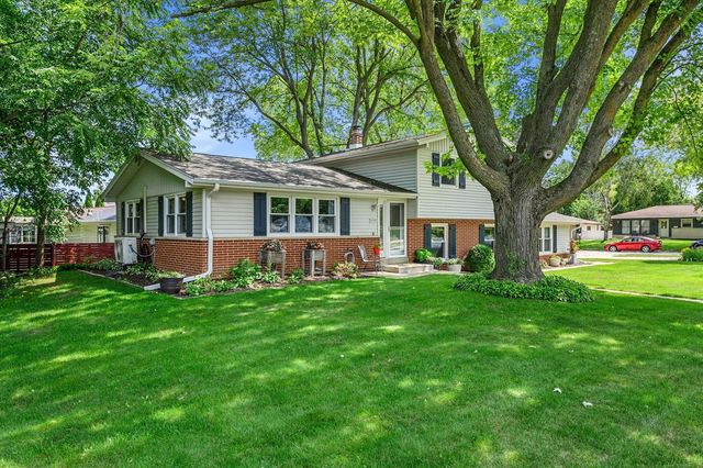 W172N9390 Shady LANE, Menomonee Falls, WI 53051