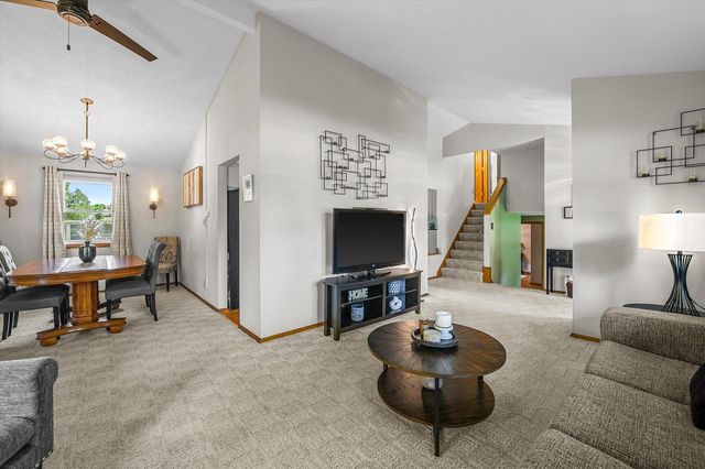 W172N9390 Shady LANE, Menomonee Falls, WI 53051