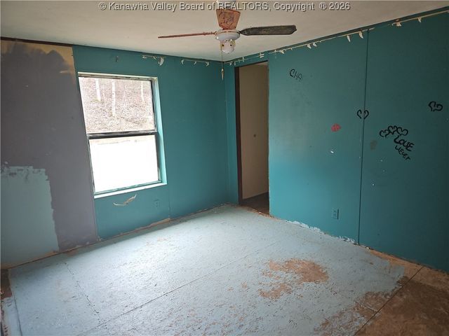 2165 Martins Branch Road, Charleston, WV 25312