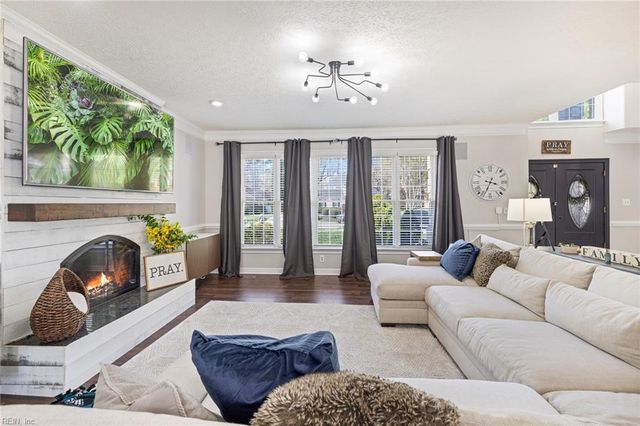 332 Woodbrook RN, Newport News, VA 23606