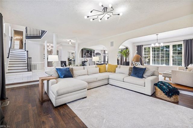 332 Woodbrook RN, Newport News, VA 23606