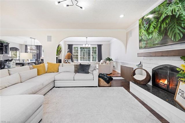 332 Woodbrook RN, Newport News, VA 23606