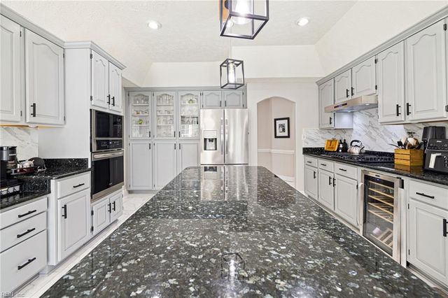 332 Woodbrook RN, Newport News, VA 23606