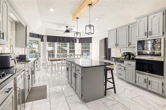 332 Woodbrook RN, Newport News, VA 23606