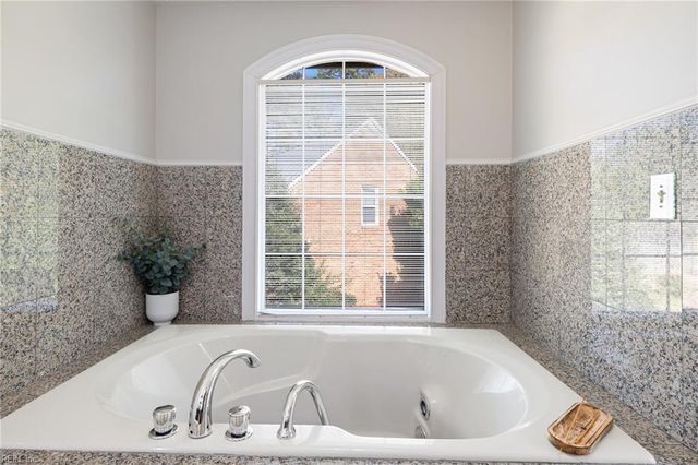 332 Woodbrook RN, Newport News, VA 23606